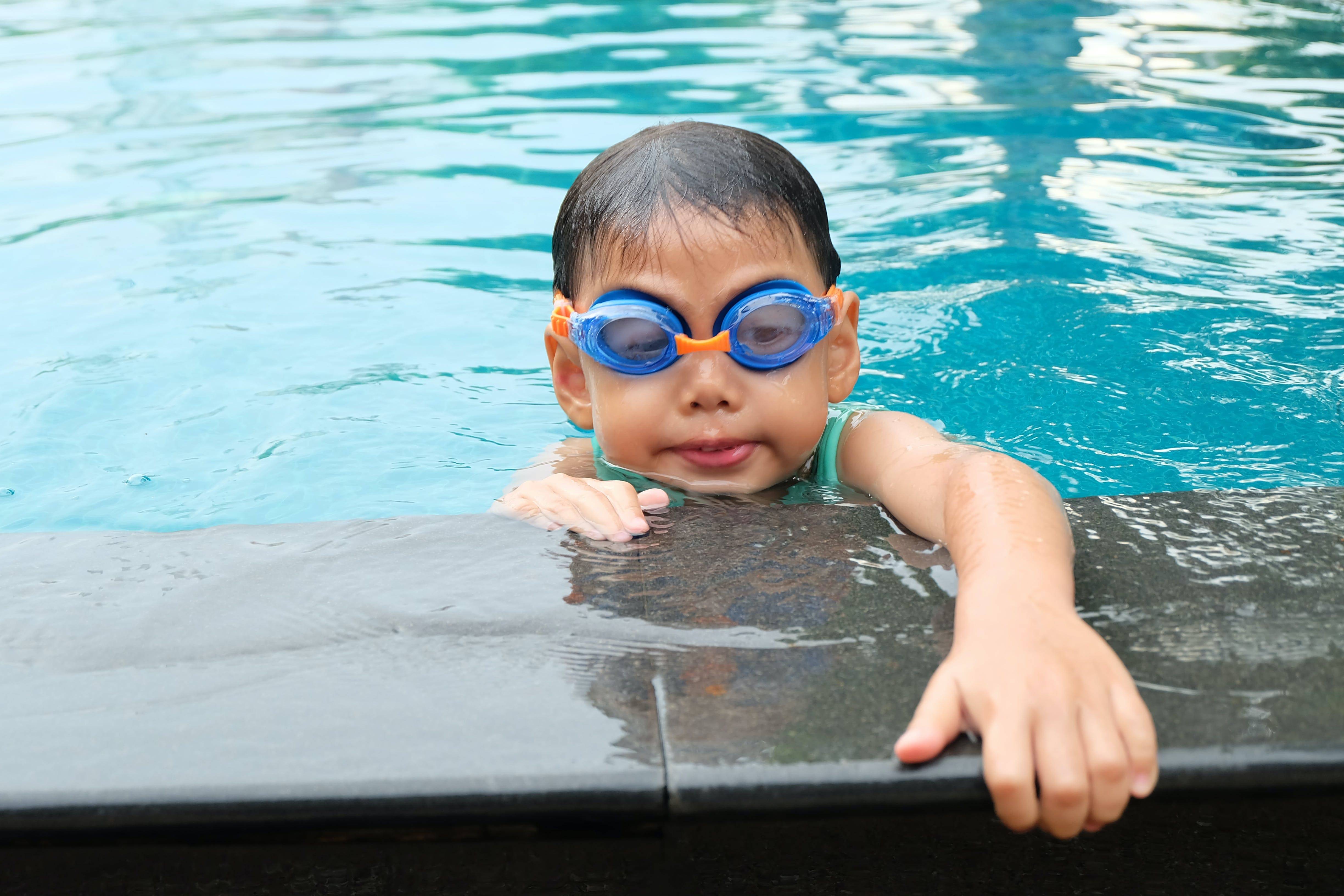 Радость или болезнь Что принесет ребенку купание в бассейне отеля