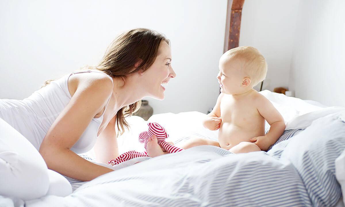 Что делать, если малыш привык засыпать вместе с мамой? | parent-portal.ru