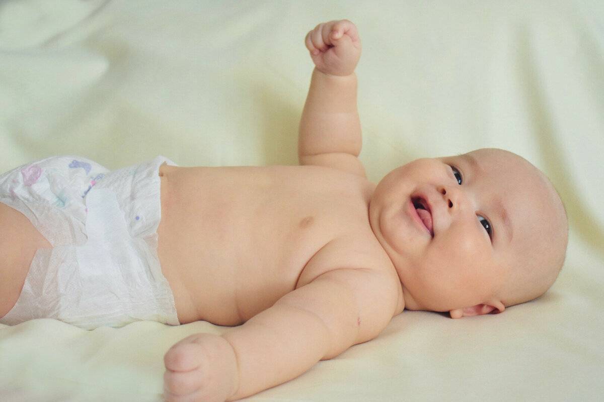 Новорожденный ребенок перепутал день с ночью: причины, народные методы