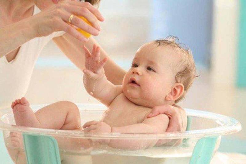 Почему нельзя купать ребёнка после прививки