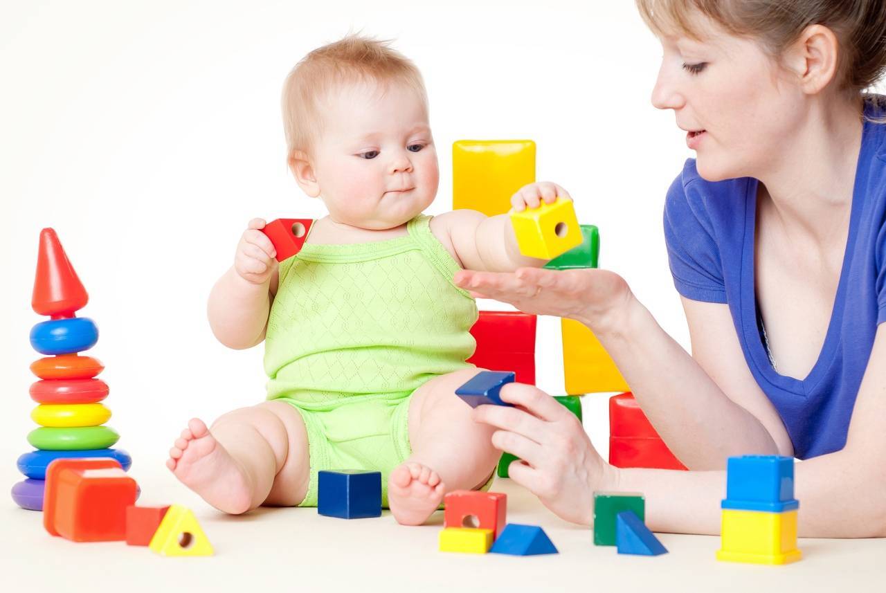 Какие игрушки нужны ребенку в 8 месяцев дома – занятия с ребенком