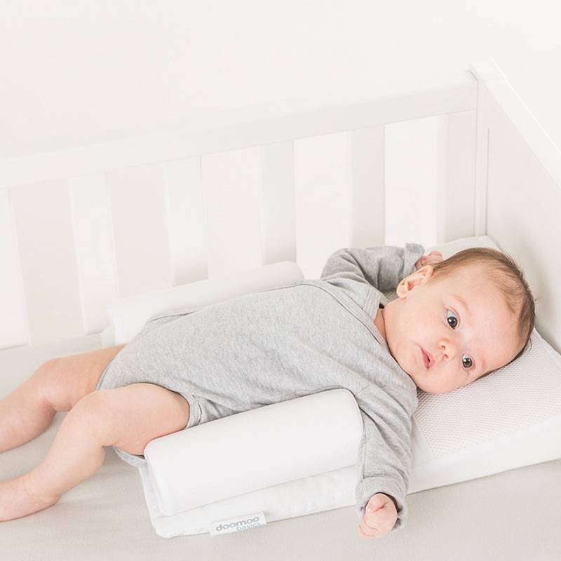 Подушка для новорожденных, нужна или нет, виды подушек, одобренных ортопедами