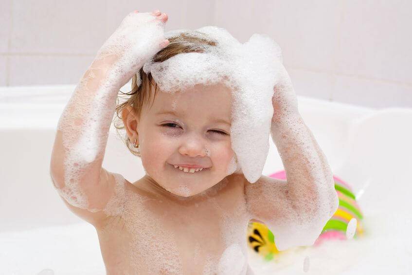 Что делать, если ребенок наотрез отказывается мыть голову? советы опытной мамы и полезные лайфхаки