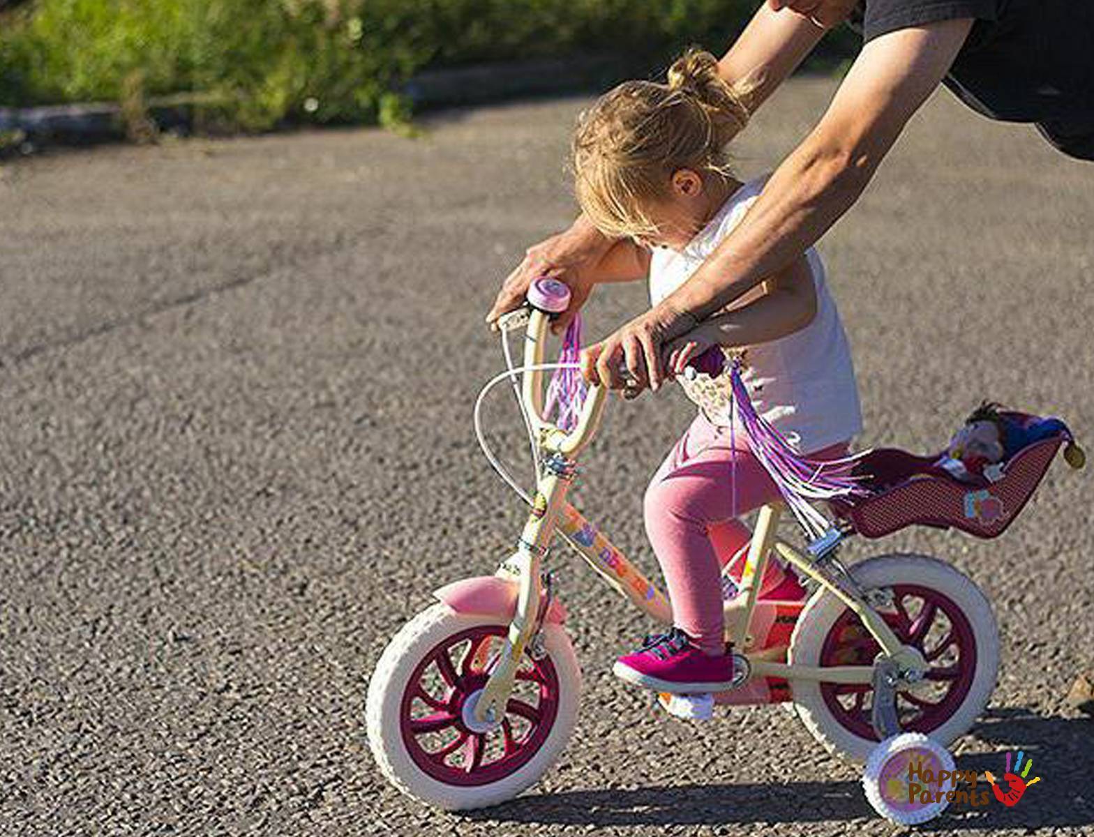 Как научить ребенка кататься на двухколесном велосипеде в 3-6 лет (видео)