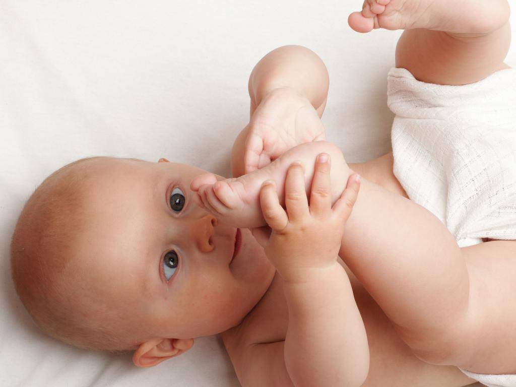 Правильный режим дня ребенка в 4 месяца на грудном и искусственном вскармливании