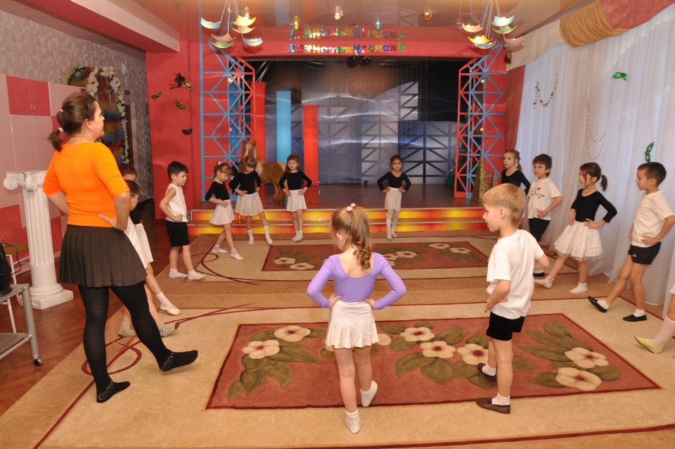 Танцы для малышей в детском саду в формате музыкально-ритмических занятий