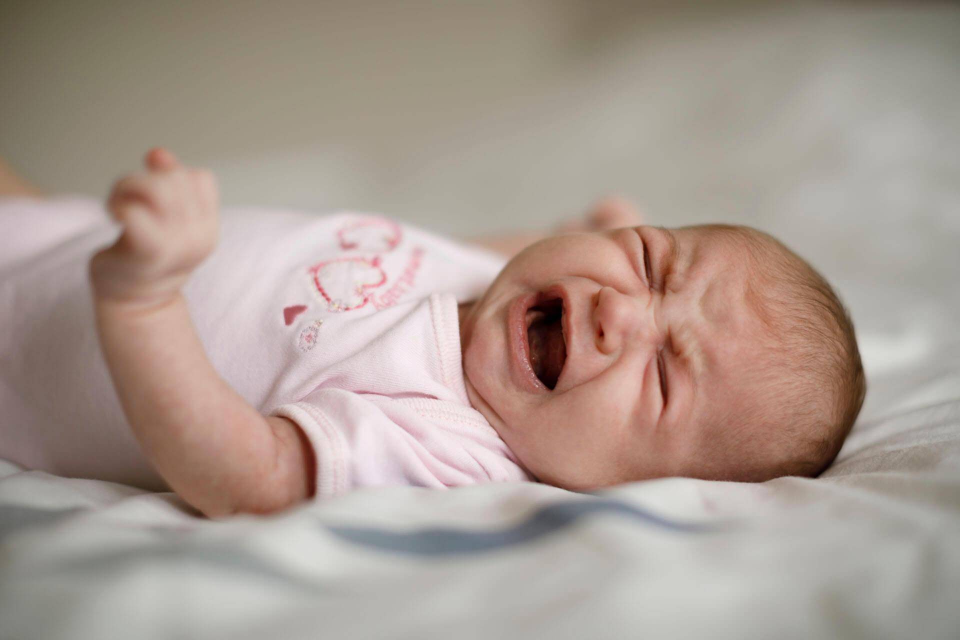 Почему ребенок плачет перед сном: вероятные причины вечернего плача, советы комаровского
