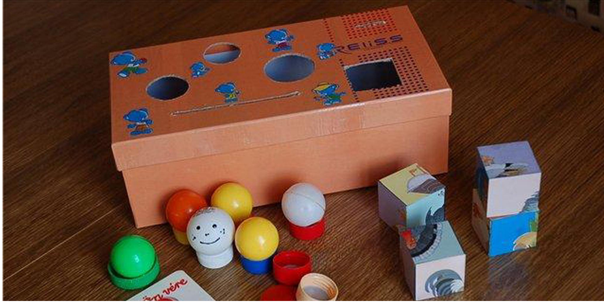 Коробку игра включите. Развивающие игрушки из бросового материала. Самодельные сортеры для детей. Сортер из коробки для детей. Картонные развивающие игрушки.