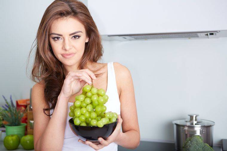 Можно ли виноград при грудном вскармливании — за и против