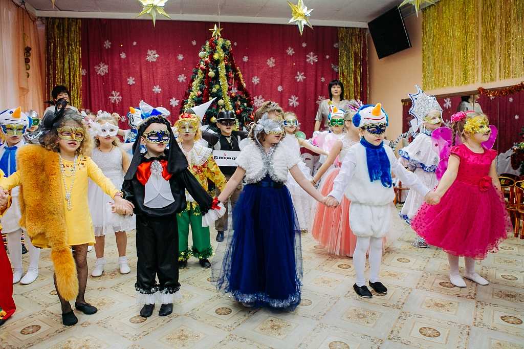 Утренник: “новый год в детском саду” для детей 3-4 лет