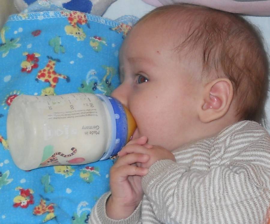 Причины срыгивания при кормлении малыша