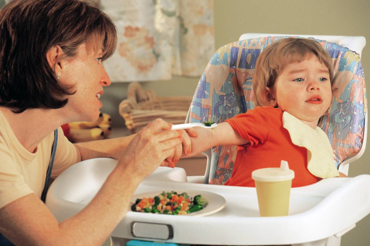 Почему нельзя кормить ребенка насильно, и что делать, если ему нужно поесть