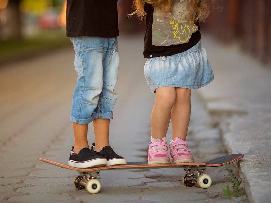 Скейтборд для начинающих детей: как выбрать скейт и научить ребенка кататься?