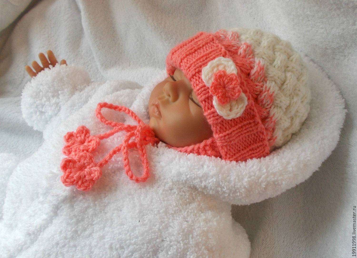 Вязаные шапочки для новорожденных спицами, с описанием и видео