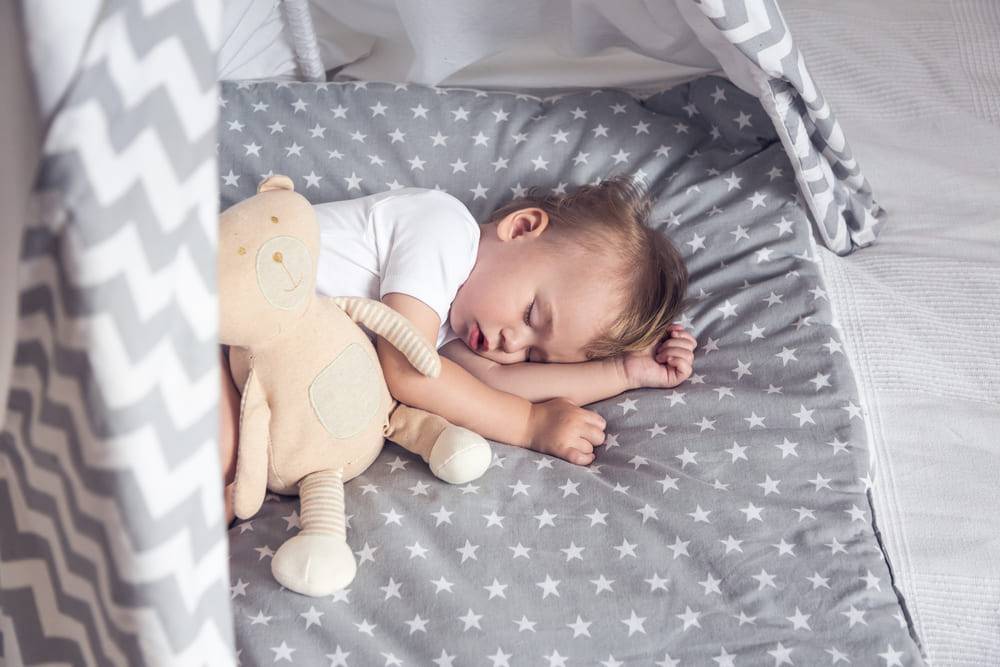 Как отучить ребенка от укачивания на руках перед сном: 7 способов
