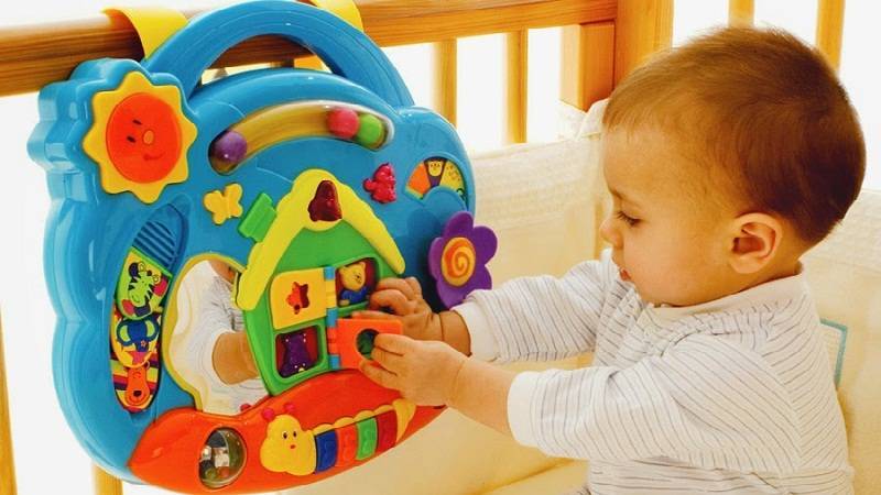 10 лучших развивающих игрушек для детей от 2 лет