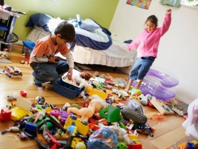Что делать, если ребенок все ломает, особенно игрушки