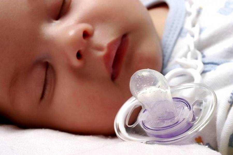 Как отучить ребенка засыпать и спать с соской: советы педиатров