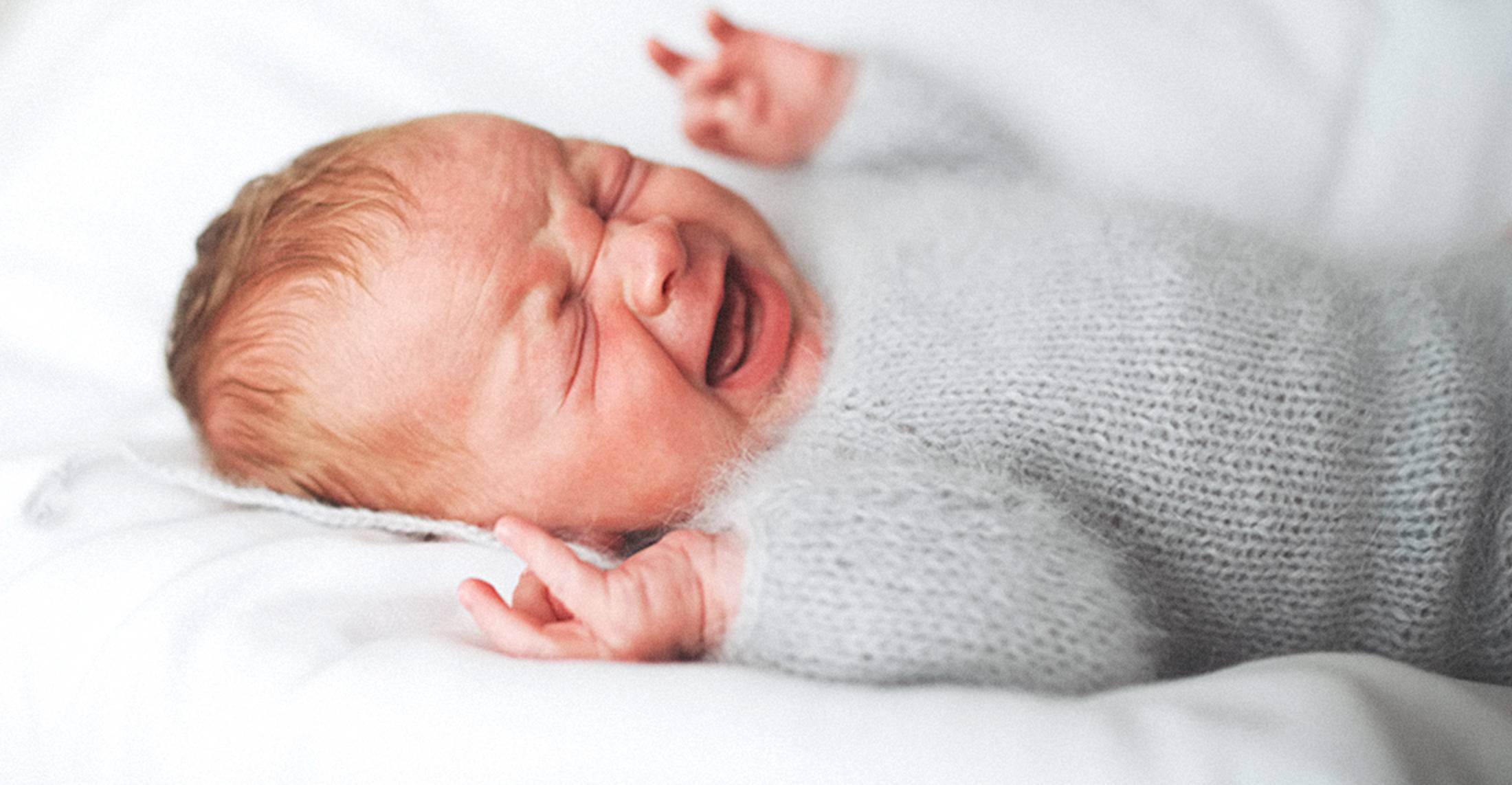Почему младенцы улыбаются во сне и при засыпании