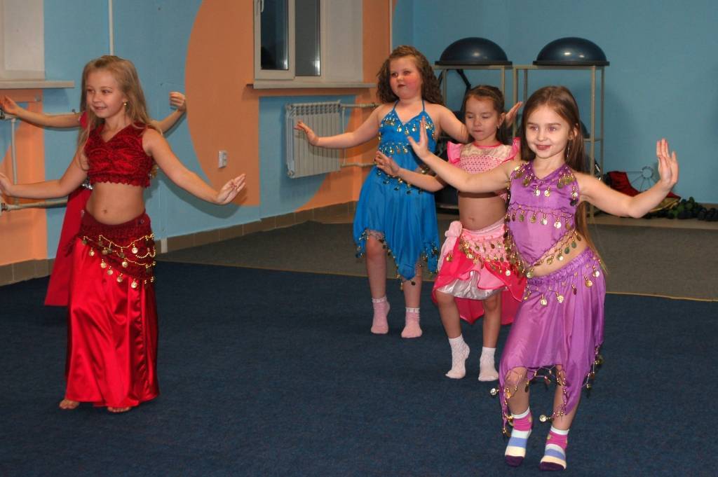 Танцы народов мира, занятия для детей  онлайн