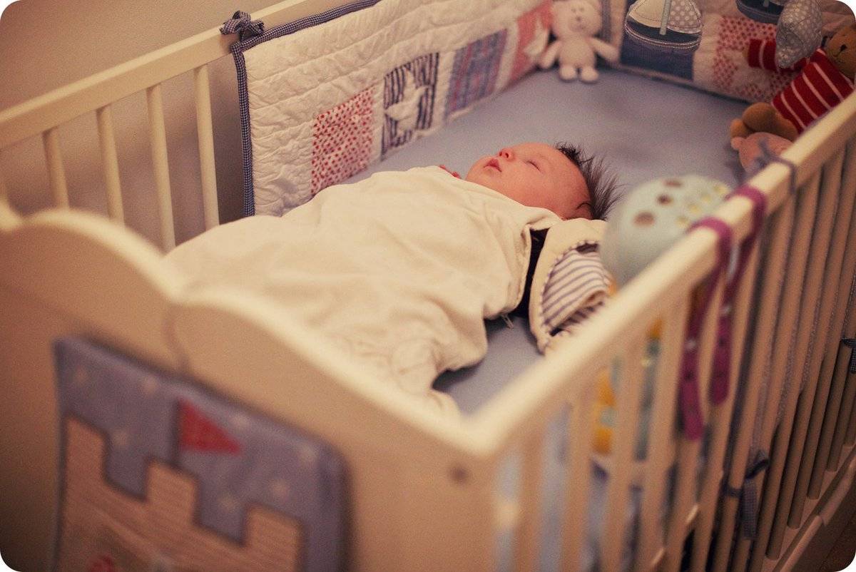 Можно ли класть младенца на подушку | главный перинатальный - всё про беременность и роды