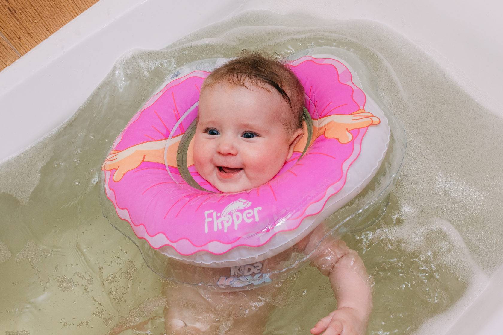 С какого месяца можно использовать надувной круг на шею для плавания и купания младенцев - топотушки - сайт о детях