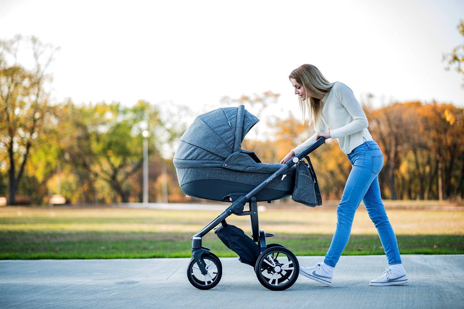 Рекомендации по выбору прогулочной коляски на весну и лето для новорожденных
