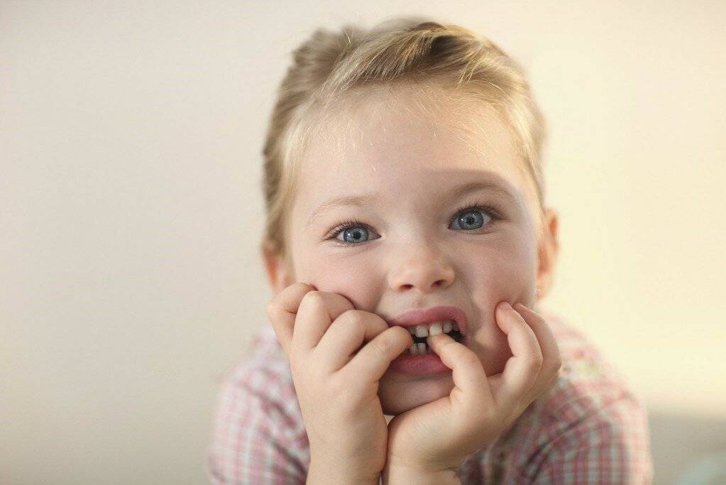 Как отучить ребенка грызть ногти: причина нарушения, народные рецепты и рекомендации психологов