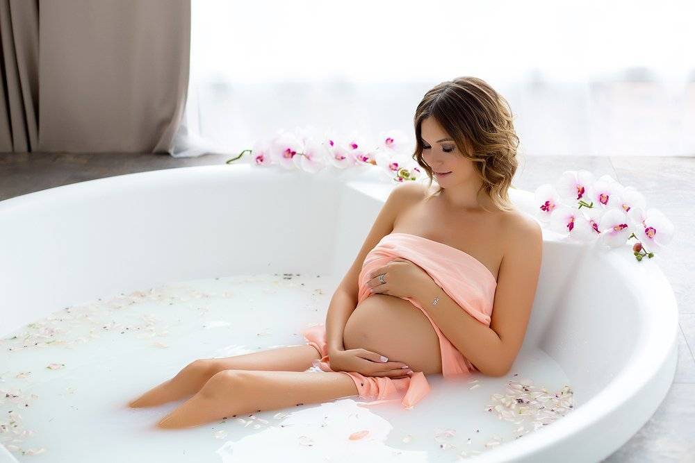 Когда можно принимать ванну после родов, почему нужно выждать некоторое время?