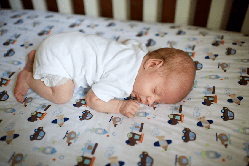 Ребенок спит на животе: можно ли детям засыпать на животе - мнение комаровского