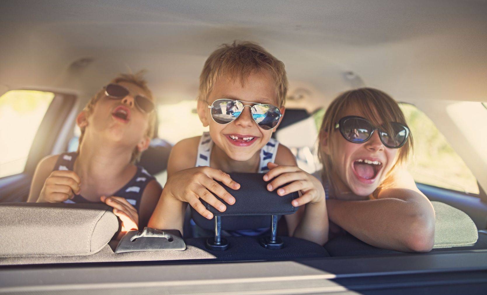 Чем занять ребёнка в машине: 10 незаурядных идей с примерами