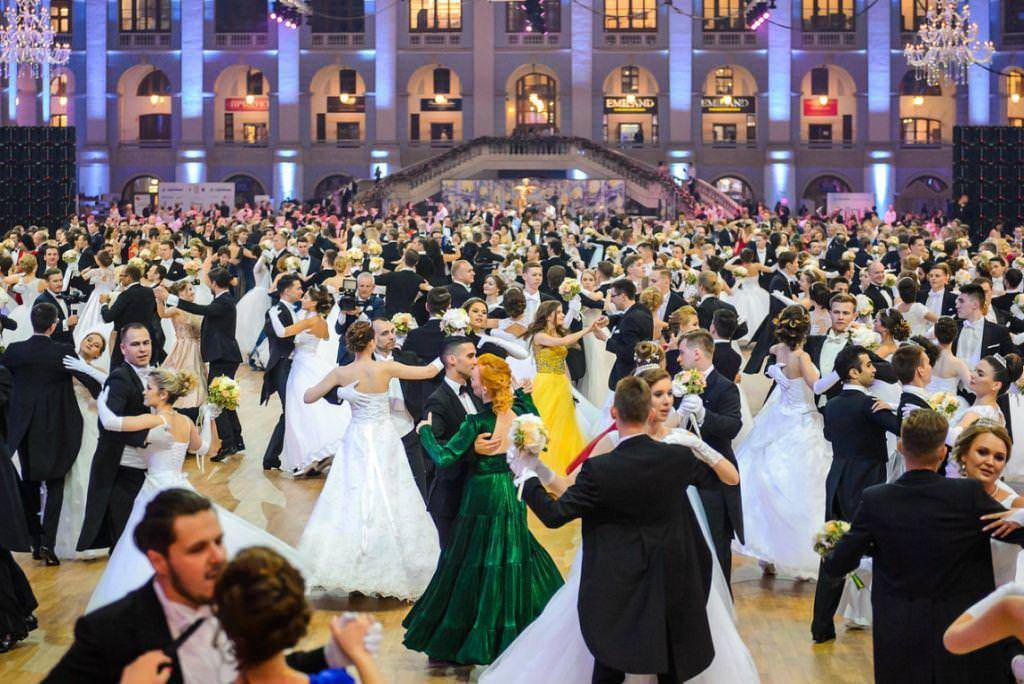 Что должен был сделать дворянин, если потанцевал с девушкой, и другие гендерные странности в царской россии