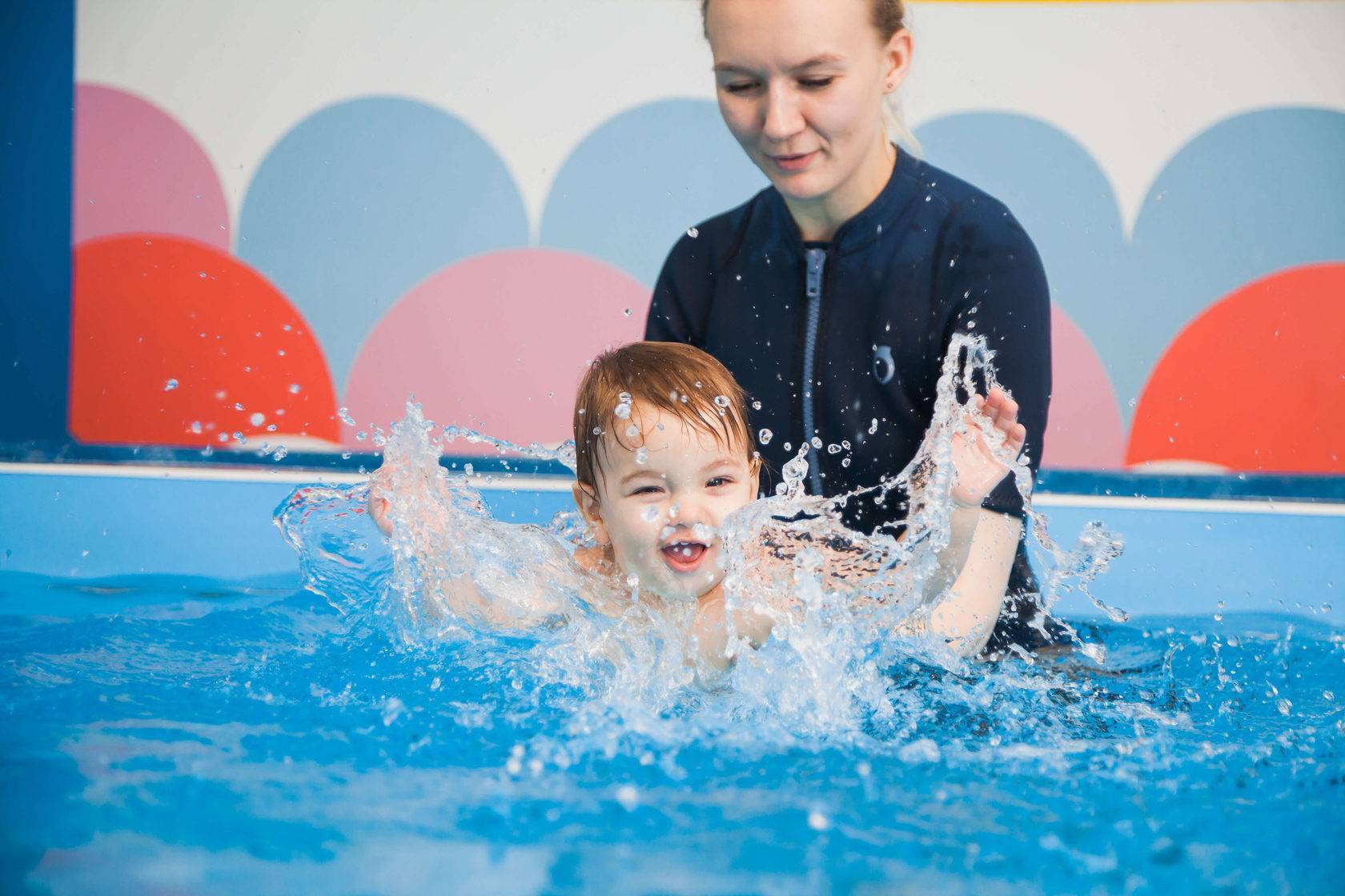 Видео уроки плавания для начинающих - как научиться самостоятельно плавать взрослому, упражнения для обучения в бассейне