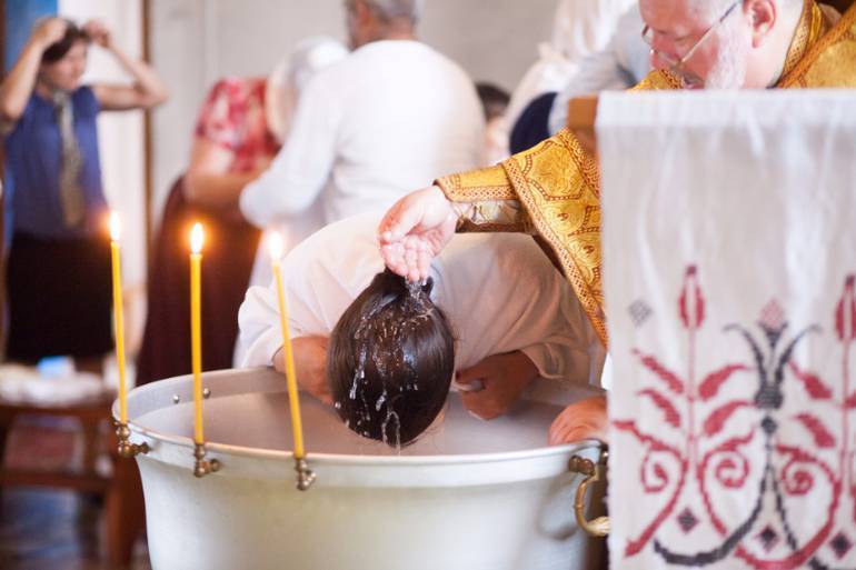 Крещение взрослого человека: что нужно для обряда, как происходит и сколько стоит
