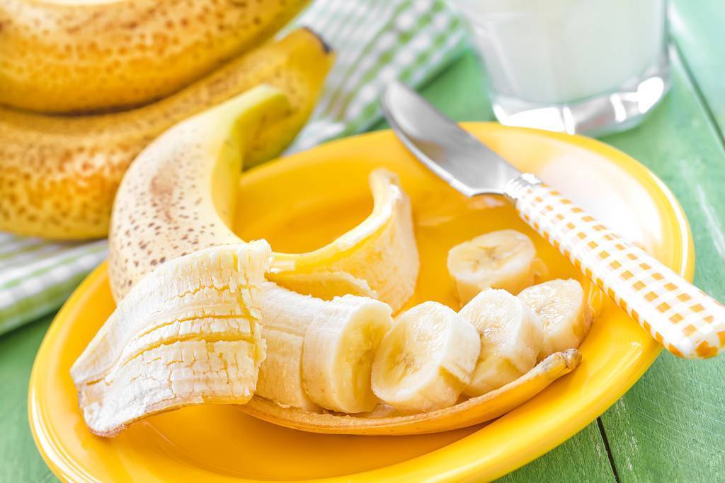 Уроки банановедения: как правильно есть, чистить, хранить, жарить, сушить бананы?
