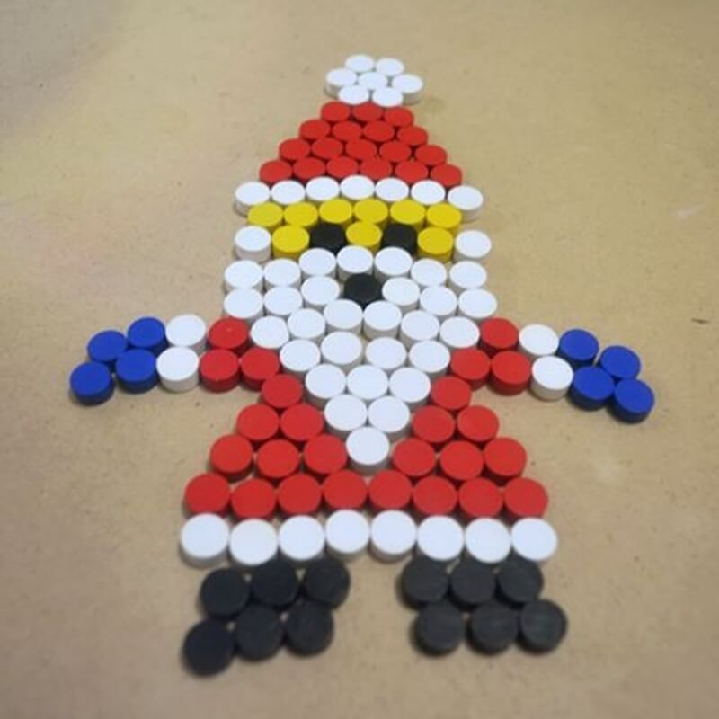 Развивающая игрушка с крышками