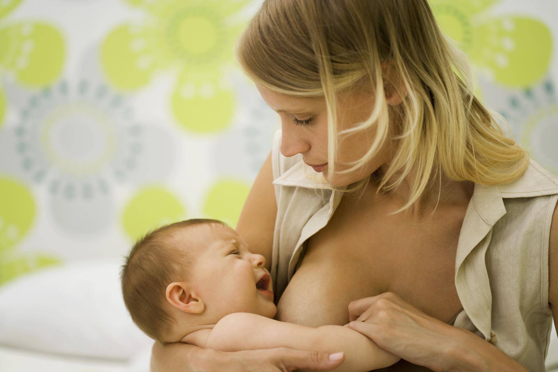????ответ эксперта: почему ребенок не берет грудь, психует и плачет? ???? что советует доктор комаровский, если малыш отказывается от материнской груди?