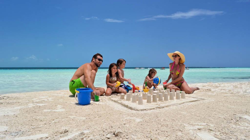 Лучшие песчаные пляжи для отдыха с детьми