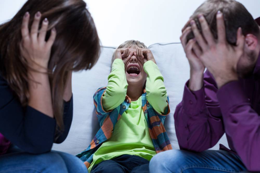 Как научиться не реагировать на манипуляцию ребенка плачем?