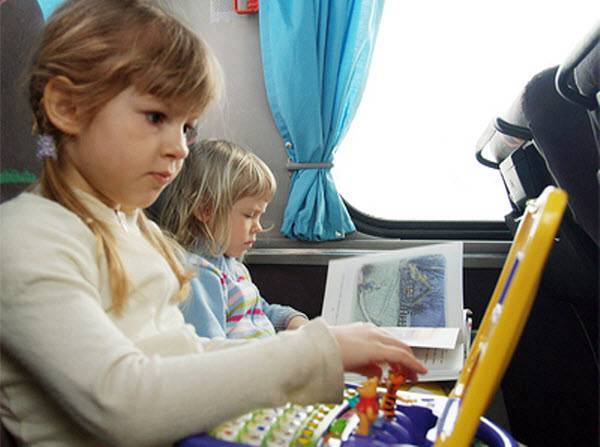 Проезд ребенка в поезде: возраст, документы, билет, правила, льготы, сопровождение, доверенность
