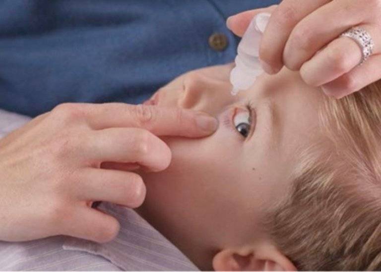 Глазные капли для новорожденных и грудничков: от гноя, противовирусные и другие разновидности