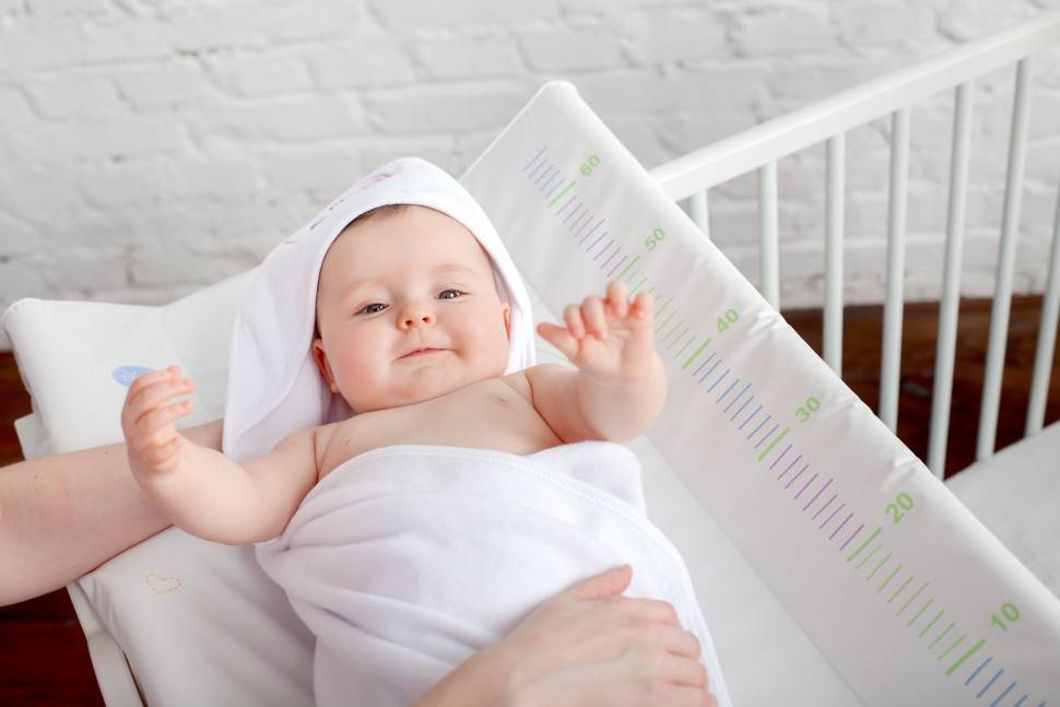 Воздушные ванны для новорожденного: как устраивать закаливание воздухом?