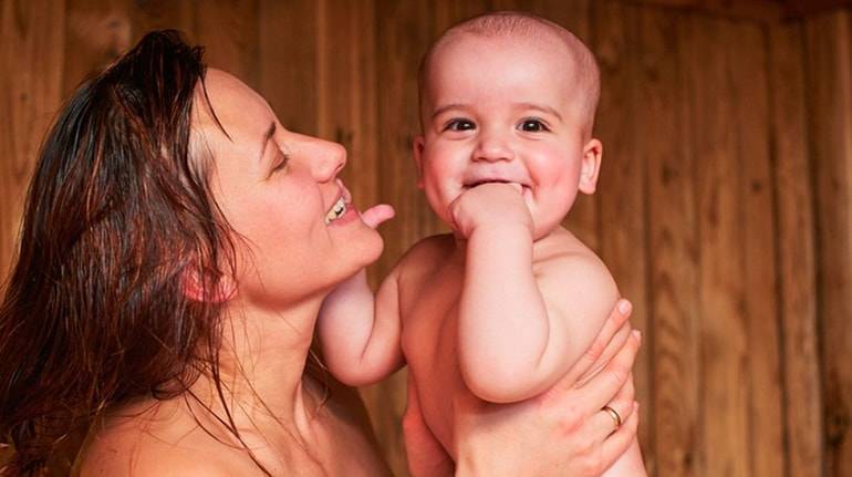 Баня при грудном вскармливании: можно ли париться кормящей маме