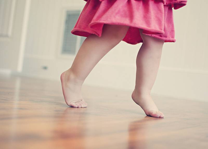 Почему ребенок ходит на носочках или цыпочках