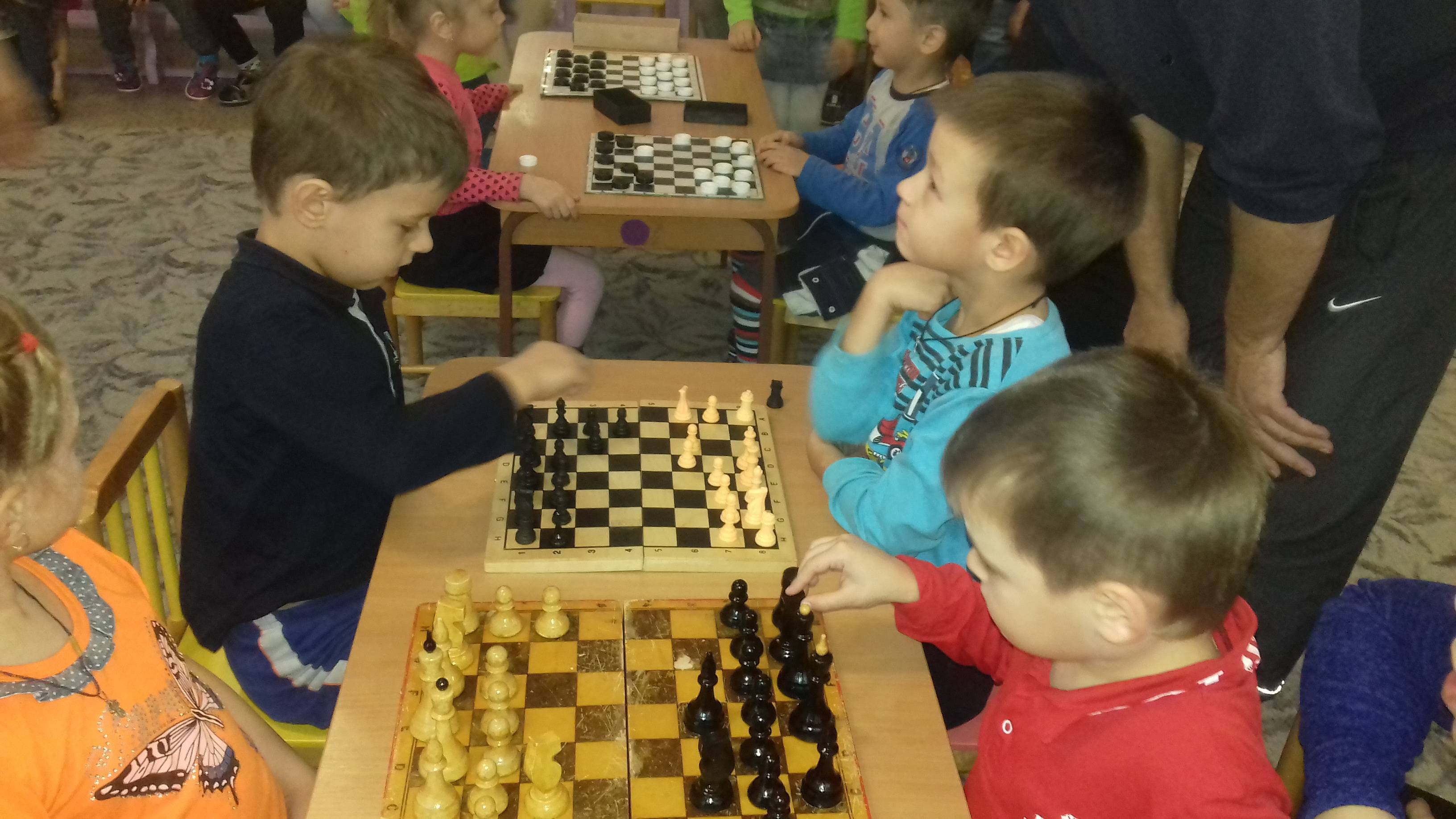 Правила игры в шашки для начинающих детей: как научить ребенка играть с интересом