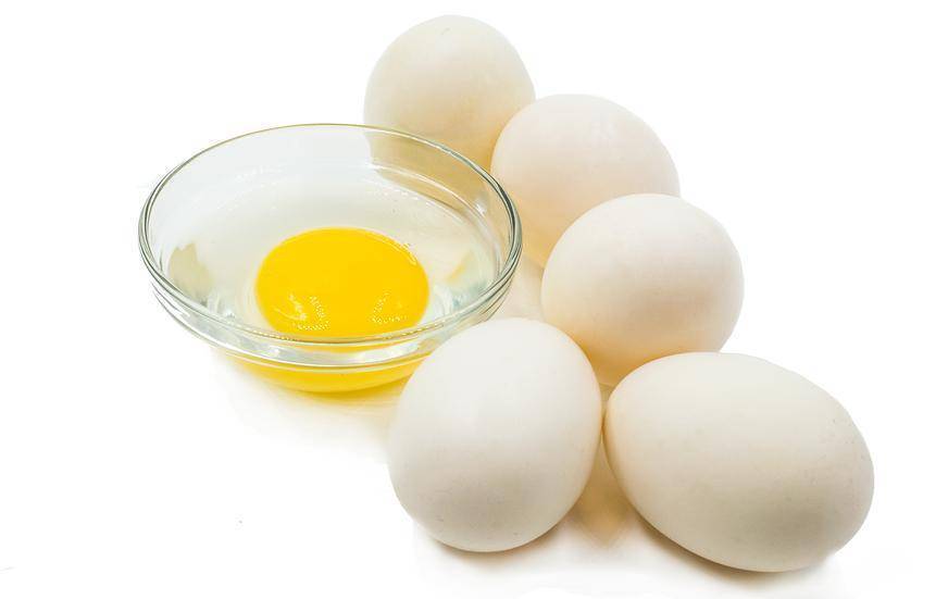 Яйца в рационе кормящей мамы: когда, какие и сколько