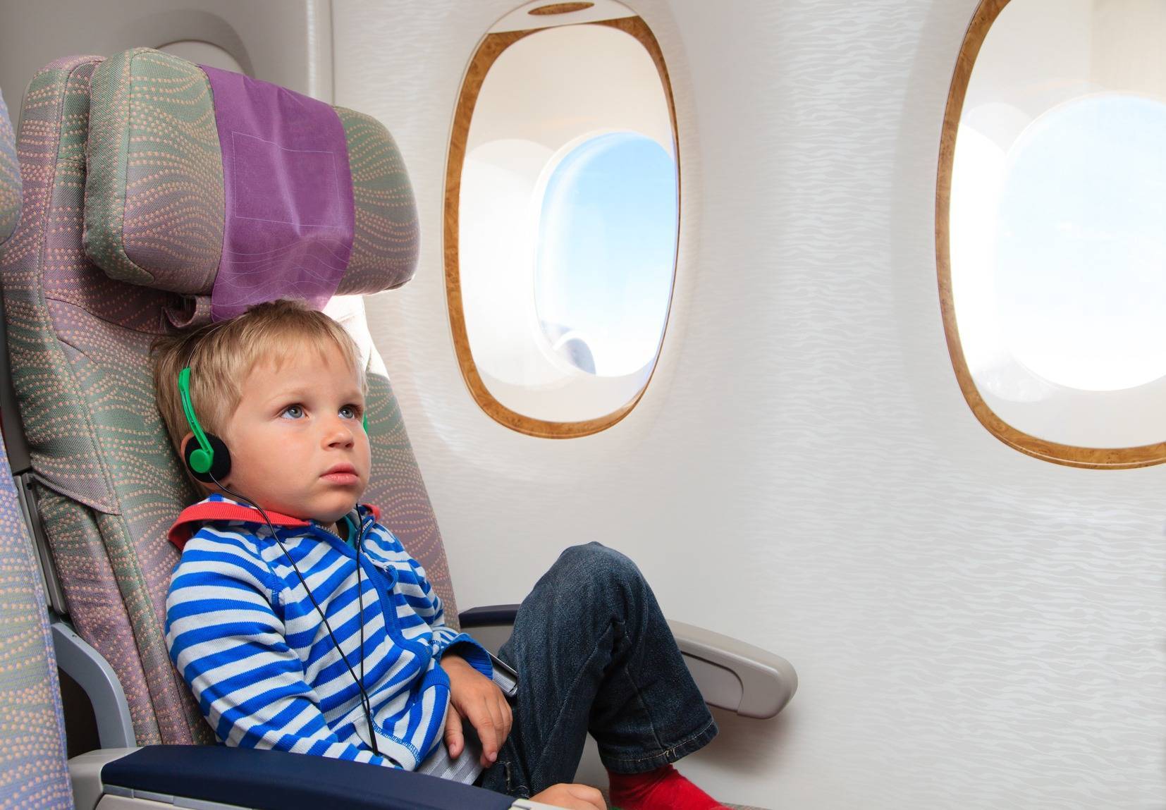 Особенности полета с ребенком: документы, что взять с собой, лайфхаки