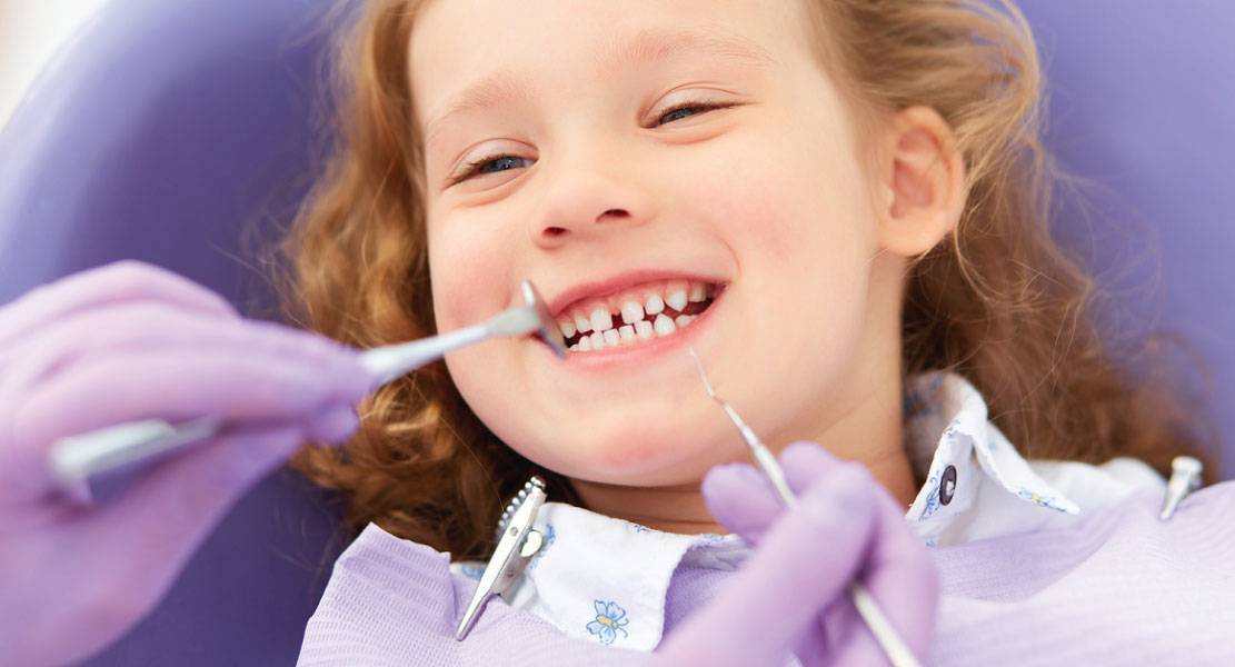 Лечение кариеса у детей, стоимость лечение кариеса молочных зубов и поверхностного кариеса у детей. лечение кариеса под общим наркозом у детей.