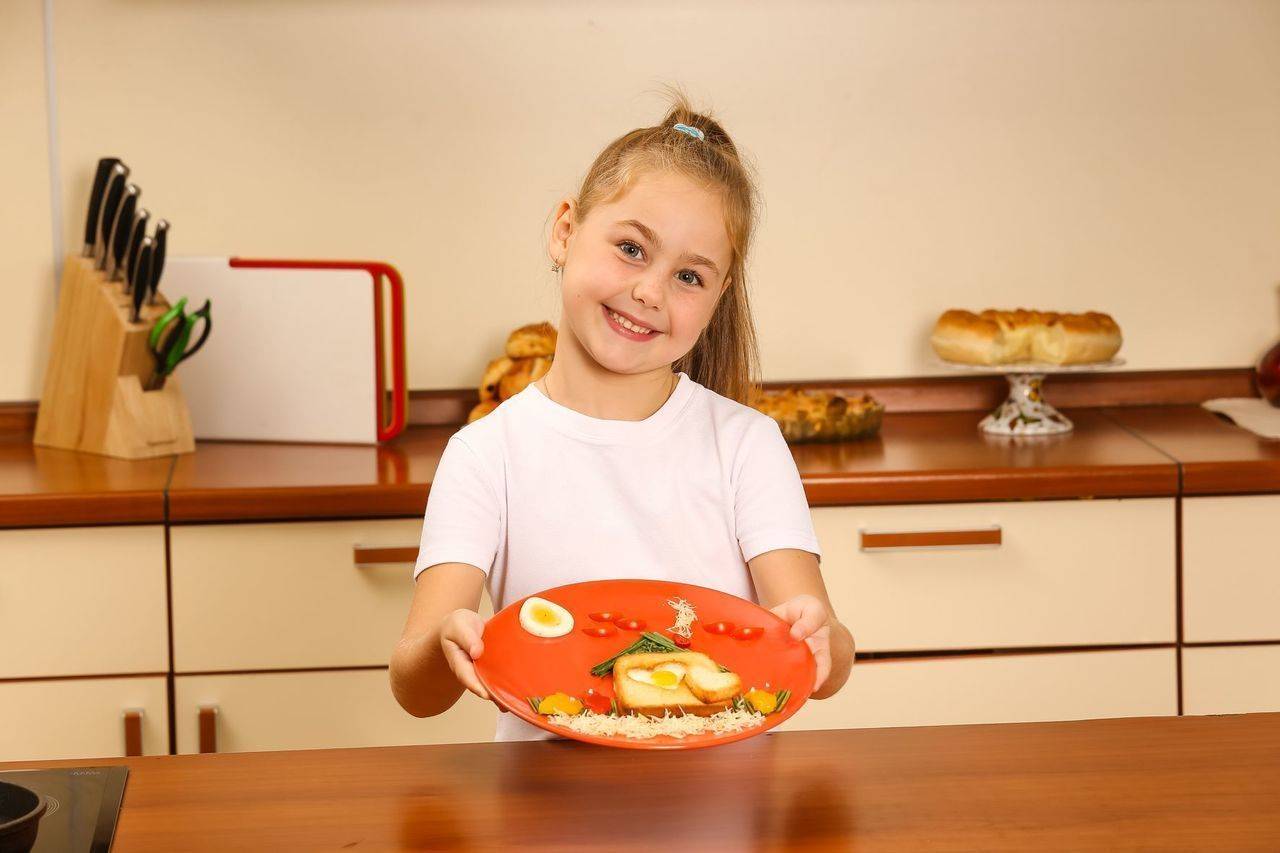 Простые рецепты для детей 12 лет: блюда, которые ребенок может приготовить сам без родителей
