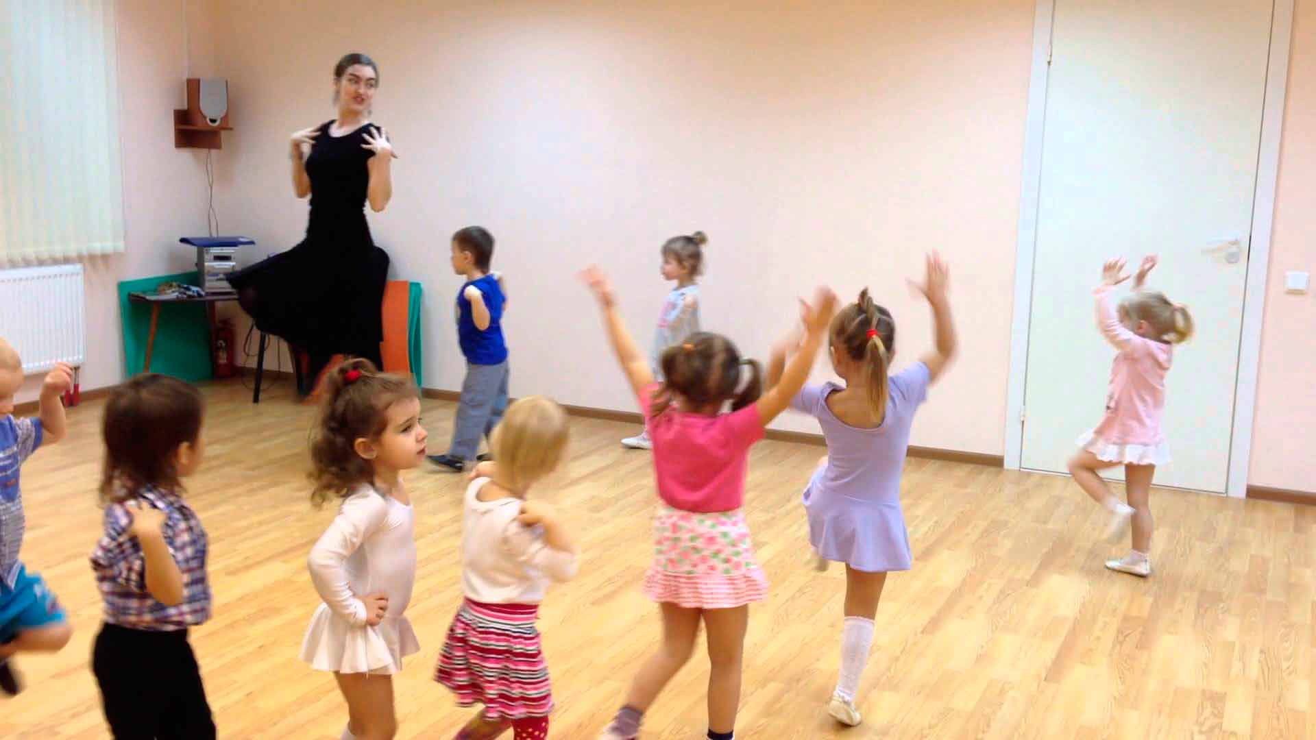 картинки танец в детском саду